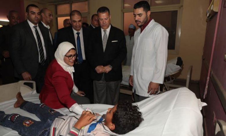 Photo of قام محافظ بني سويف بإستقبال وزيرة الصحة والسكان لمتابعة حالة تلاميذ “الاشتباه في التسمم”