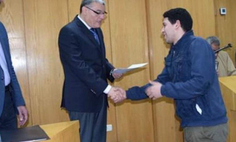 Photo of محافظ المنيا يسٌلم 68 عقد عمل لشباب الخريجين