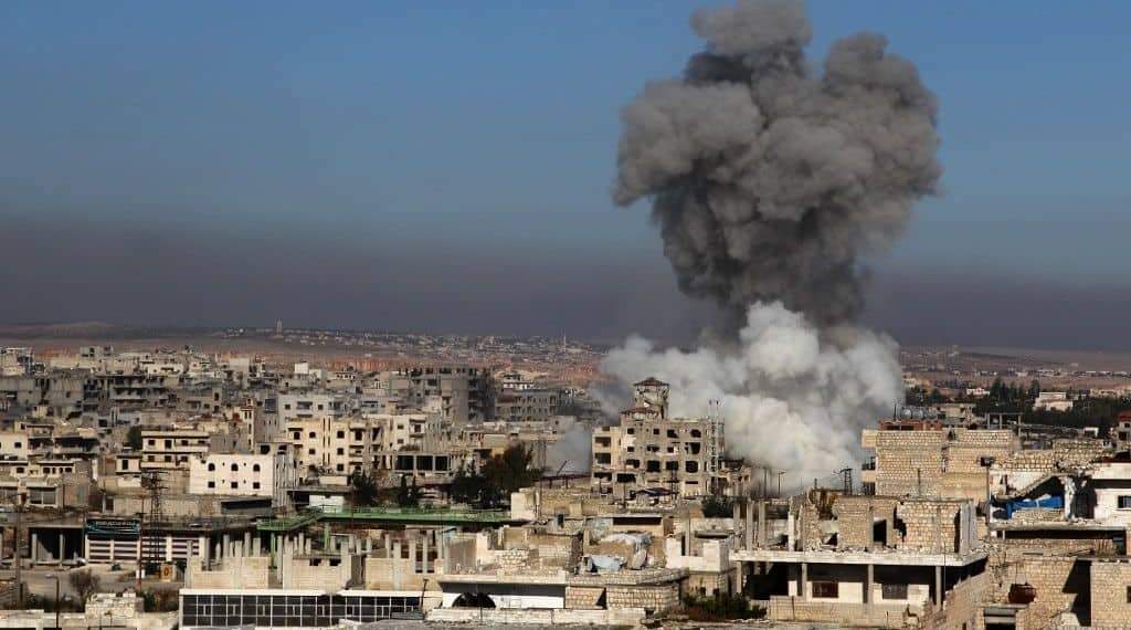 Photo of قصف جوي يقتل 12 مدنياً في إدلب السورية