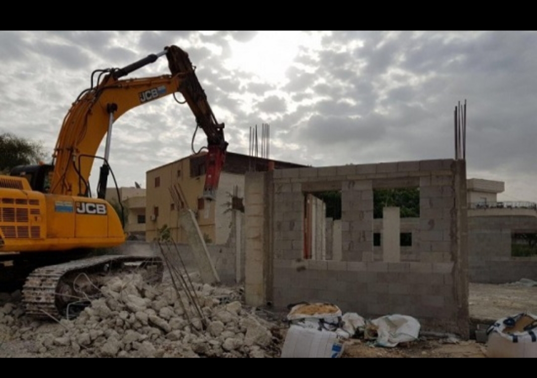 Photo of الاحتلال الإسرائيلي يهدم منزلا في القدس وآخر في الخليل