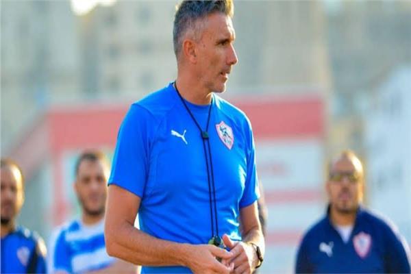 يمنح كارتيرون لاعبي الزمالك تعليمات خاصة قبل مواجهة مازيمبي