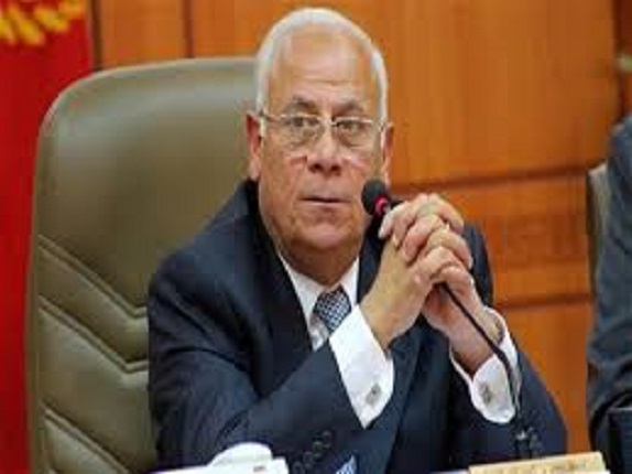 الغضبان :يهدي قائد القوات البحرية درع المحافظة