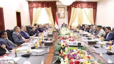 Photo of الحكومة اليمنية: تصعيد الحوثي ينسف كل جهود السلام الأممية