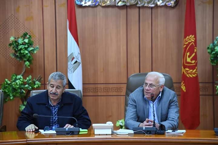 بالصور....محافظ بورسعيد يعقد اجتماعا موسعا مع مكلفات الخدمة العامة