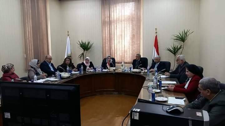 Photo of بالصور.. “جامعه بنها” ندوات توعية لمواجهة كورونا