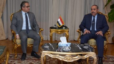 Photo of وزيري السياحة والآثار والطيران المدني يناقشان تنفيذ قرار تعليق حركة الطيران بالمطارات المصرية