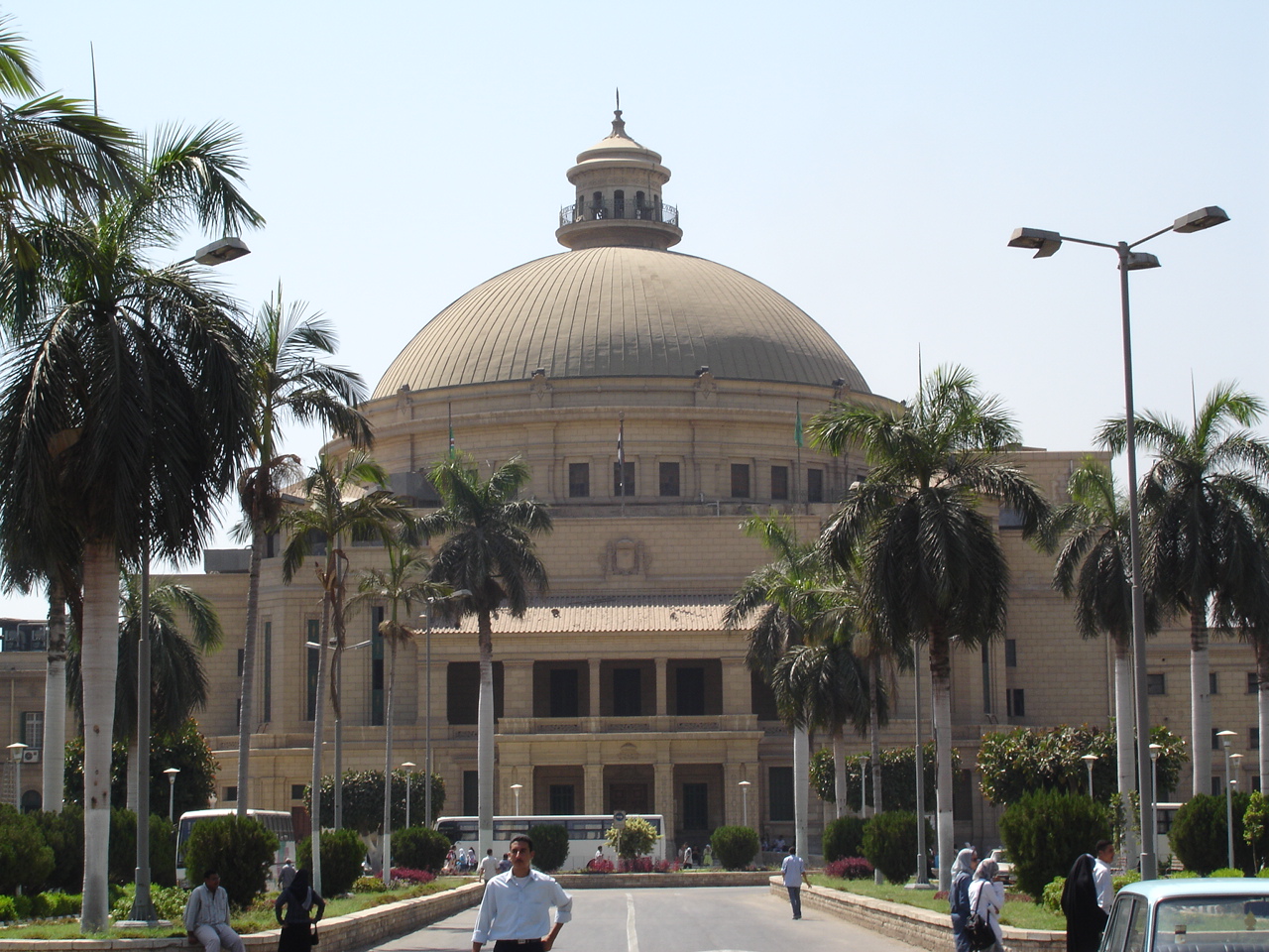 Photo of مجلس الوزراء ينفي اكتشاف حالات مصابة بفيروس كورونا بين طلاب الجامعات