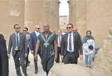 Photo of الممثل الفرنسي جيمي لويس يزور أهرامات الجيزة وآثار سقارة
