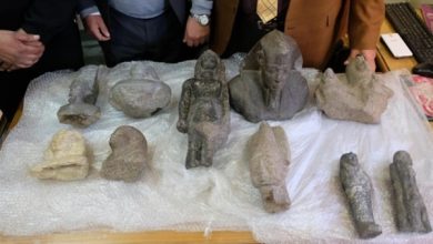 Photo of الآثار: ضبط عملية تصدير ١٦ طردا تحتوي على مجموعة من القطع الأثرية قبل تهريبها