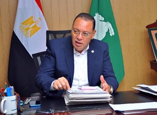 Photo of محافظ الشرقية يصدر كتاباً دورياً بتشديد الرقابة علي الأسواق والسلع التموينية لمنع أي ممارسات احتكارية