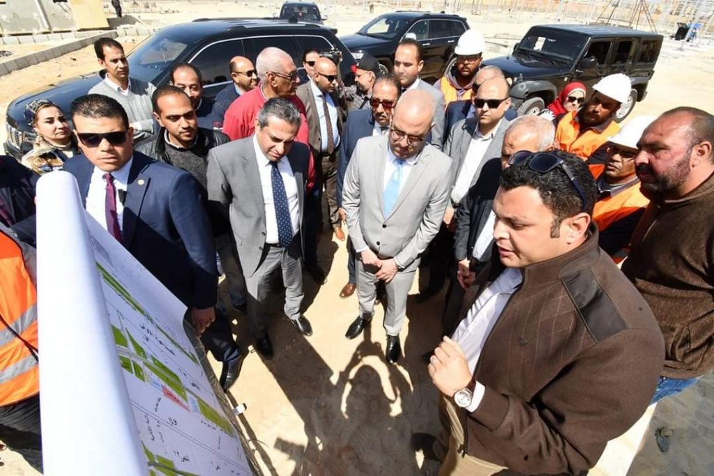 وزير الإسكان يقوم بجولة موسعة بـ٦ أكتوبر لتفقد مشروعات المرافق وتطوير محاور الطرق الرئيسية وأعمال ترفيق أراضى "بيت الوطن"
