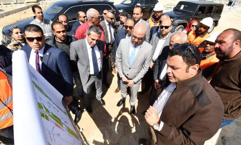 Photo of وزير الإسكان يقوم بجولة موسعة بـ٦ أكتوبر لتفقد مشروعات المرافق وتطوير محاور الطرق الرئيسية وأعمال ترفيق أراضى “بيت الوطن”