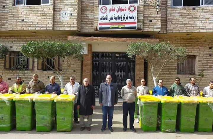 Photo of محافظ الدقهلية: توزيع 2200 من حاويات نظافة على الوحدات المحلية للمراكز والمدن والاحياء