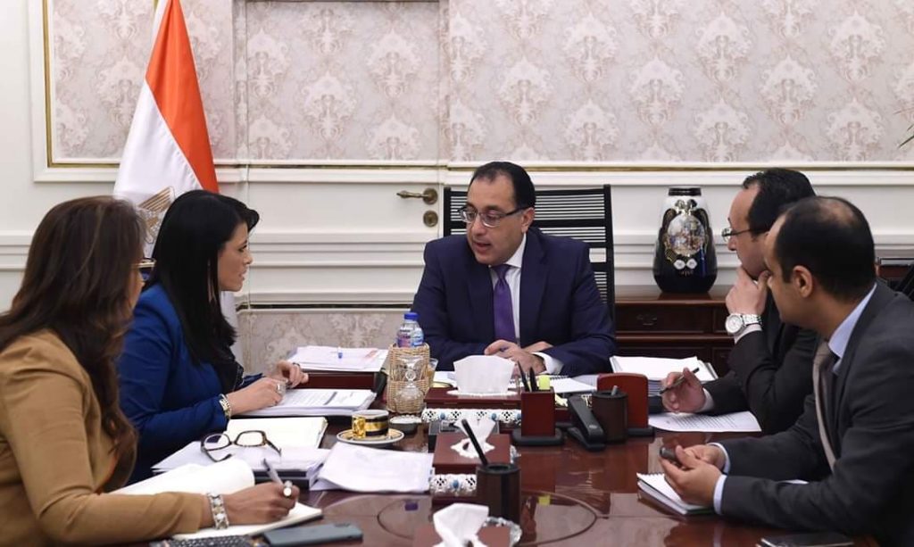 رئيس الوزراء يستعرض مع وزيرة التعاون الدولى نتائج زيارتها لواشنطن