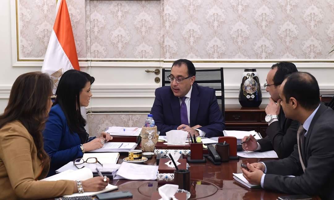 رئيس الوزراء يستعرض مع وزيرة التعاون الدولى نتائج زيارتها لواشنطن