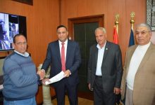 Photo of محافظ الدقهلية يسلم عقود تقنين وضع اليد على أراضي أملاك الدولة لبعض المواطنين