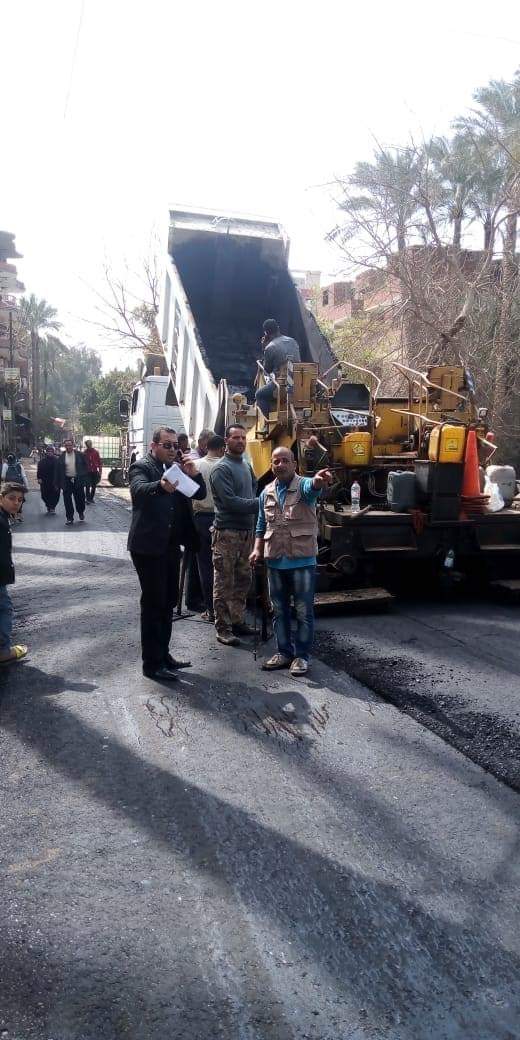 Photo of البدء في أعمال الرصف لطريق ترعة القشيشة بشبين