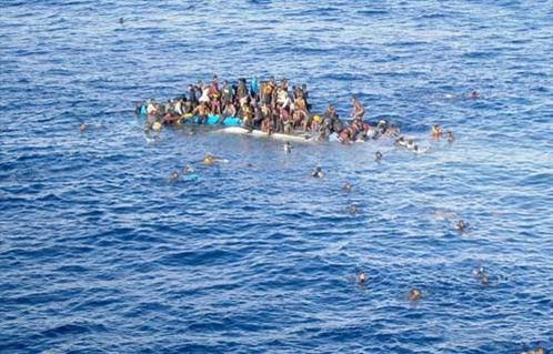 Photo of اليونان: مصرع طفل وإنقاذ 47 مهاجرا إثر انقلاب قارب قبالة جزيرة “ليسبوس”