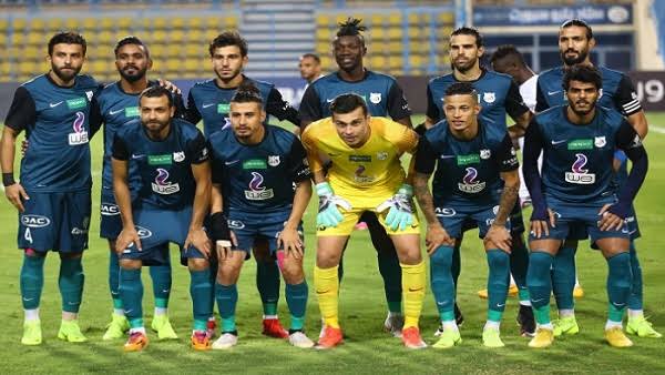 Photo of رئيس لجنة الحكام يعقد محاضرة فنية مع لاعبي إنبي حول تطبيق تقنية “فار”