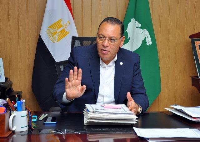 Photo of محافظ الشرقية يحيل مدير مدرسة و12 من العاملين بها للتحقيق