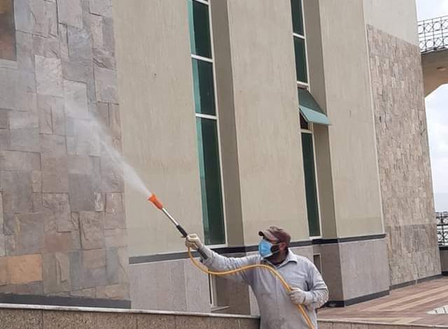 Photo of استمرار أعمال التطهير والتعقيم لكافة المنشأت بجامعة الزقازيق