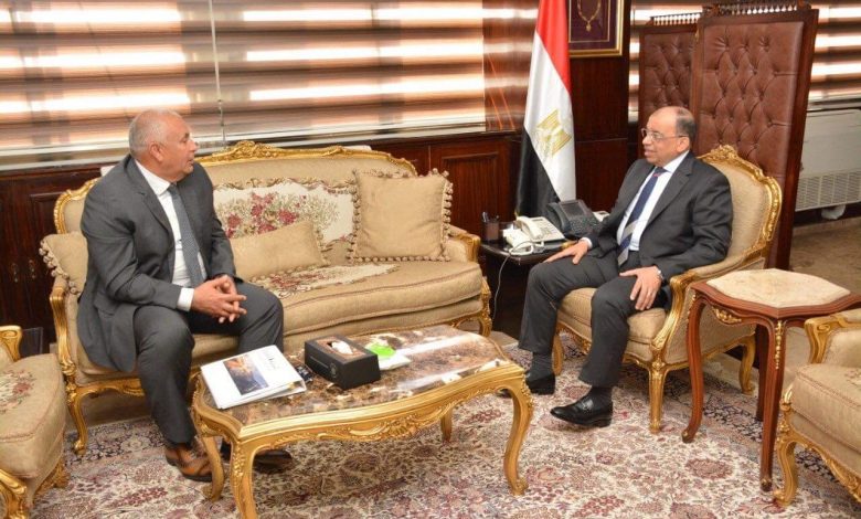Photo of وزير التنمية المحلية يبحث مع محافظ الوادي الجديد مشروعات حياة كريمة وتداعيات موجة الطقس السيئ ومواجهة كورونا