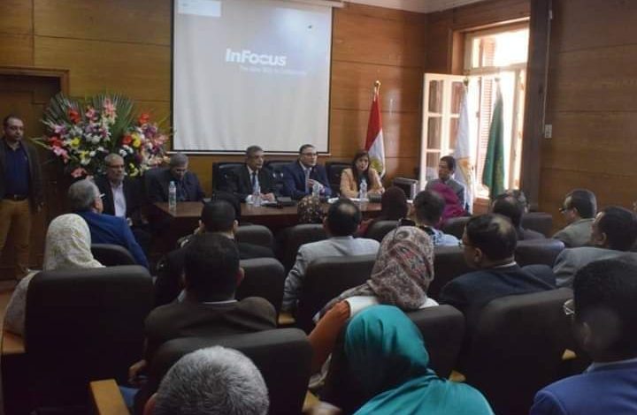 Photo of “المغربي”إتاحة المقررات الدراسية إلكترونيا لجميع طلاب جامعه بنها
