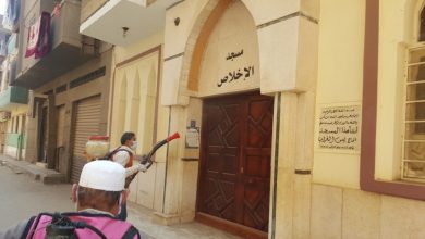 Photo of بالصور.. وكيل وزارة الشباب والرياضة يتابع تعقيم وتطهير شوارع بنها