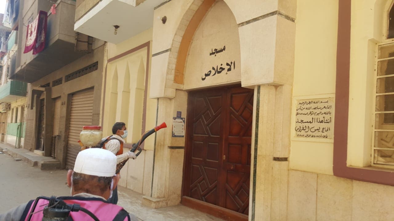 بالصور.. وكيل وزارة الشباب والرياضة يتابع تعقيم وتطهير شوارع بنها