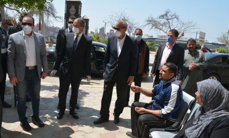 Photo of محافظ القليوبية يستقبل السيد الدكتور/وزير الاتصالات وتكنولوجيا المعلومات لمتابعة انتظام صرف منحة العمالة غير المنتظمة عبر مكاتب البريد والمدارس المخصصة لصرف المنحة بمدينة بنها