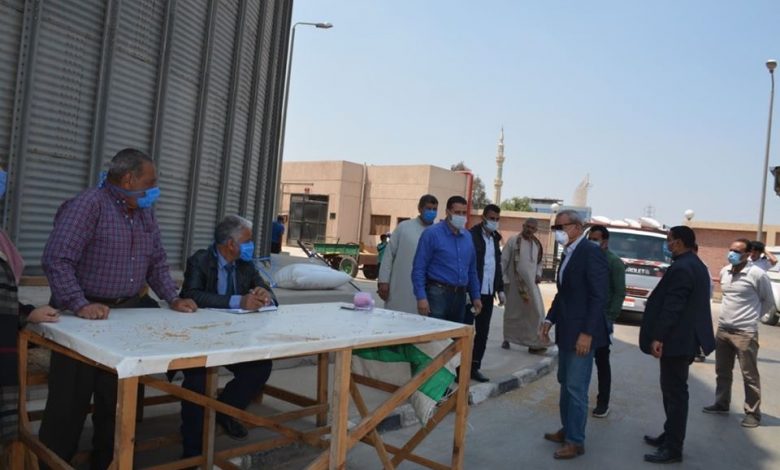 Photo of فى جولة مفاجئة…محافظ القليوبية يتفقد صوامع تخزين القمح بمدينة بنها مع بدء موسم الحصاد