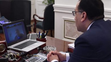 Photo of رئيس الوزراء يعقد اجتماعاً بالفيديو كونفرانس مع رئيس البنك الأوروبى لإعادة الإعمار والتنمية