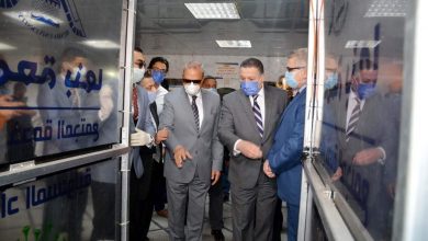 Photo of بأيدي الطلاب:محافظ القليوبية ورئيس جامعة بنها يفتتحان تشغيل أول بوابة تعقيم إلكترونية في المستشفيات