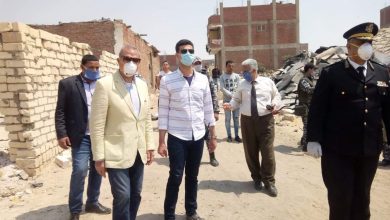 Photo of محافظ القليوبية ينفذ حملة إزالة مكبرة بعزبة الكويتي بالجبل الأصفر بالخانكة بحضور مدير أمن القليوبية وعدد من تشكيلات فرق الأمن وأسفرت الحملة عن إزالة عدد 67 حالة على مساحة 10.440م2