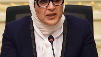 Photo of وزيرة الصحة: تعزي أسر المتوفين بـ كورونا وتطمئن علي الفرق الطبية بمستشفيات العزل