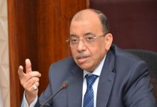 Photo of وزير التنمية المحلية يجري اتصالا بمحافظ الدقهلية للاطمئنان على تطورات حالته الصحية هو وزوجته