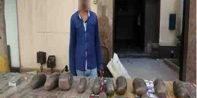 ضبط أحد العناصر الإجرامية حال قيامه بنقل وتهريب 2220 طربة لمخدر الحشيش