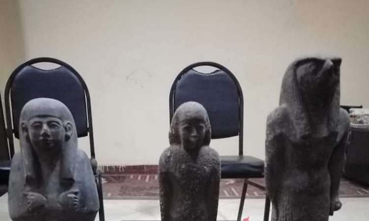 ضبط شخصين بالفيوم وبحوزتهما بعض القطع يشتبه فى أثريتها بقصد الإتجار