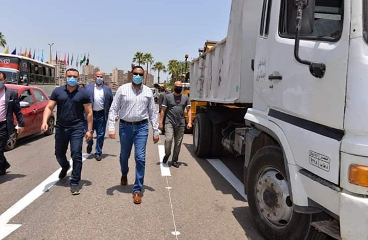 Photo of محافظ الدقهلية يوزع 8 سيارات مكنسية على الوحدات المحلية ضمن تطوير منظومة النظافة