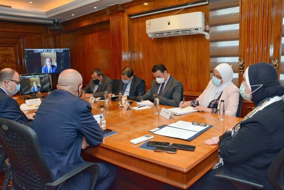 نيفين جامع: القطاع الخاص شريك رئيسى فى وضع الرؤى والسياسات لتنمية وتطوير قطاعى الصناعة والتصدير