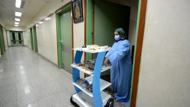 Photo of بالصور… جامعة المنصورة تطلق أول روبوت لخدمة مرضي “كورونا” بمستشفى العزل