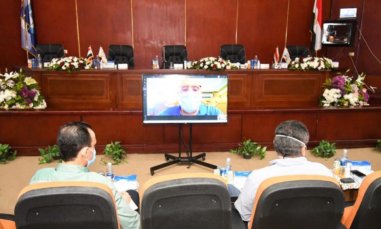 Photo of وزير الإسكان يلتقى برؤساء أجهزة المدن الجديدة لمتابعة تطبيق قانون التصالح فى بعض مخالفات البناء