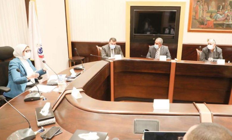 Photo of وزيرة الصحة توجه بتكثيف المرور على الصيدليات للتأكد من توافر الأدوية والمستلزمات الطبية