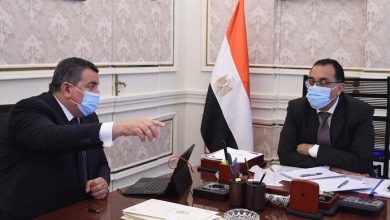 Photo of رئيس الوزراء يستعرض مع وزير الدولة للإعلام جهود التوعية الإعلامية لمواجهة فيروس “كورونا”