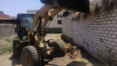 Photo of محافظ الشرقية : سنتصدى بكل قوة وحزم لمحاولات البناء المخالف على الأراضى الزراعية وأراضى أملاك الدولة بجميع أنحاء المحافظة