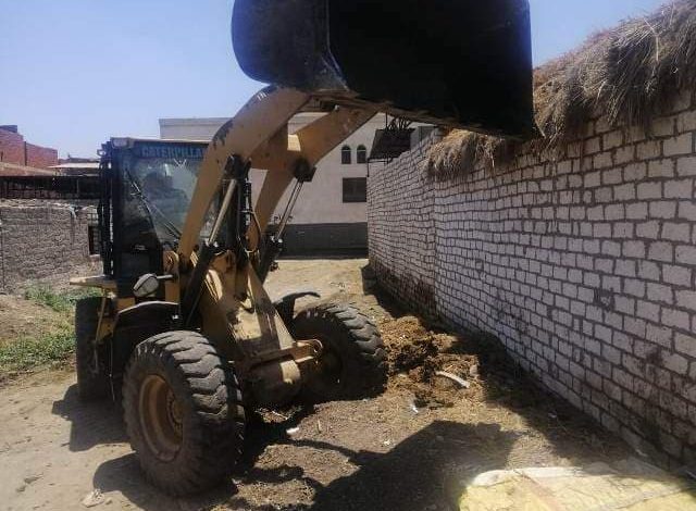 Photo of محافظ الشرقية : سنتصدى بكل قوة وحزم لمحاولات البناء المخالف على الأراضى الزراعية وأراضى أملاك الدولة بجميع أنحاء المحافظة