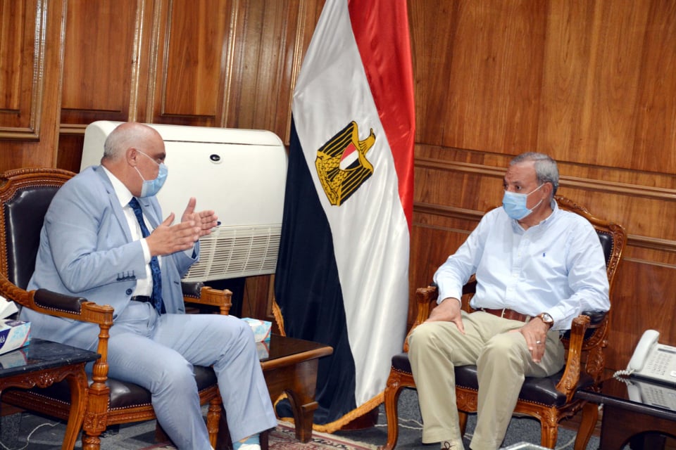 محافظ القليوبية يلتقي بفريق عمل وزارة المالية المكلف بميكنة منظومة العمل الإدارية والمالية بدواوين عام المحافظات