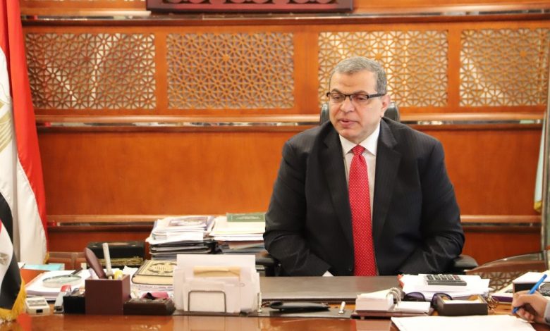 Photo of وزير القوى العاملة : صندوق إعانات الطوارئ يقوم حاليا باستكمال صرف إعانات الطوارئ للعاملين