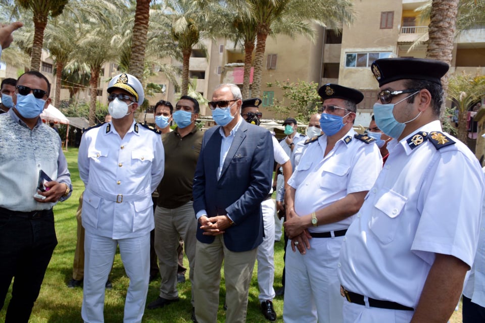 محافظ القليوبية يشهد إزالة 15 مبنى مخالف بكفر شكر على حرم النيل بالتنسيق مع حماية النيل ومديرية أمن القليوبية