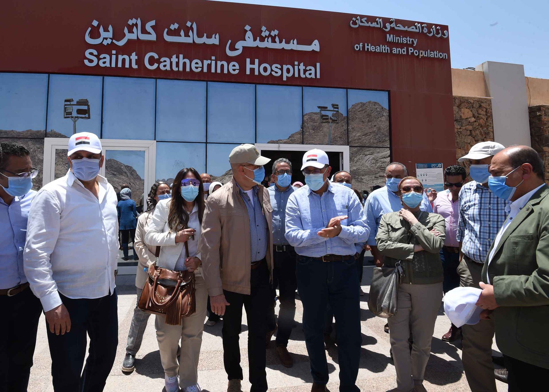 رئيس الوزراء يتفقد أعمال التطوير الجاري تنفيذها بمستشفى سانت كاترين